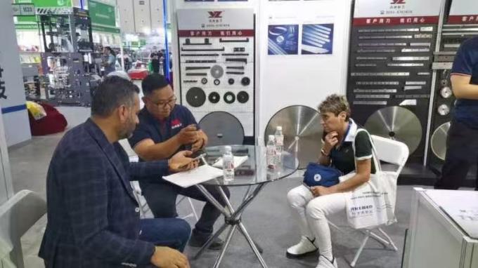 Máy cắt giấy vải 610mm Lưỡi cưa gỗ tròn 4,76mm Độ dày và độ sâu cắt 2,5 inch Được thiết kế 9